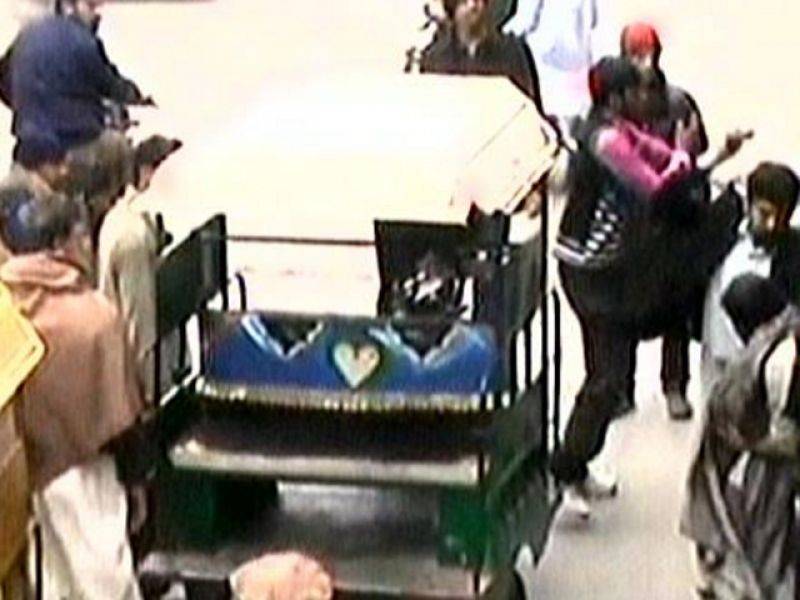 Gujranwala cop tortures rickshaw driver who fell unconscious