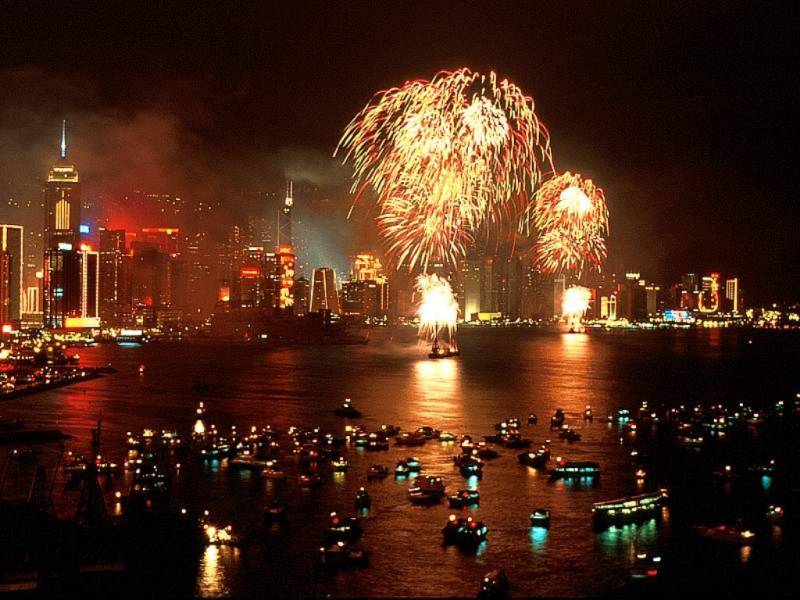 Year of the Rooster! Chinese New Year 2017 starts with fabulous fireworks around the globe