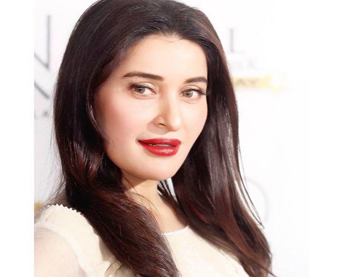 Shaista Lodhi stuns with her new looks after plastic surgery