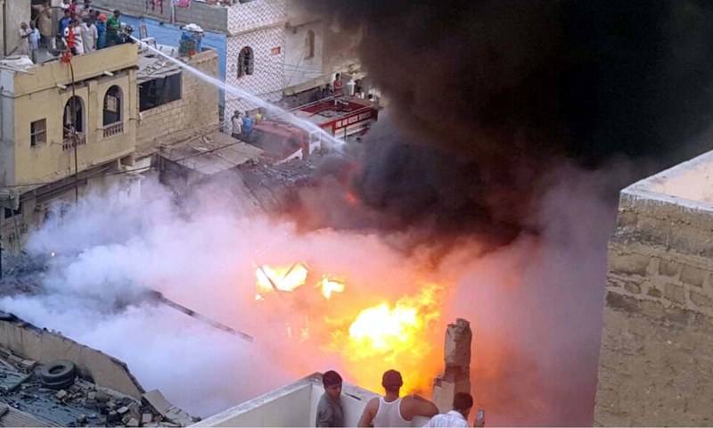 Karachi: Godown fire still raging after six hours