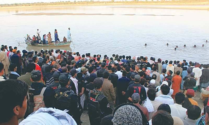 Boat carrying 30 capsizes in Larkana; 8 bodies found so far