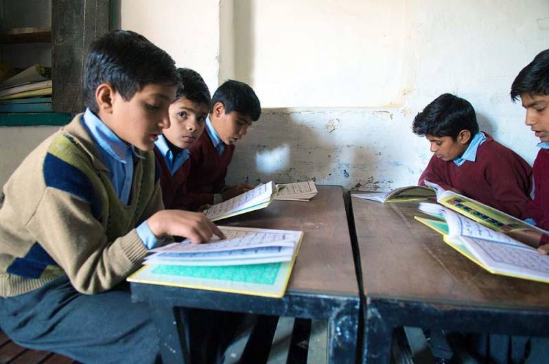 Pakistani schools producing 'unacceptably low level outcomes in maths, science': Alif Ailaan report