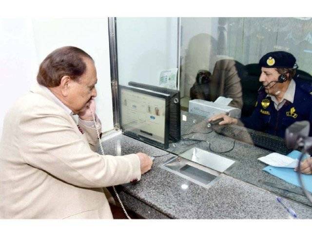 President Mamnoon Hussain gets driving licence ‘like any other ordinary citizen’
