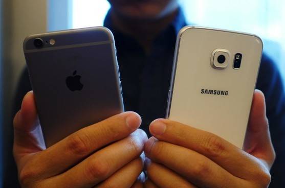 Apple, Samsung vow to fix flaws after CIA hacking report