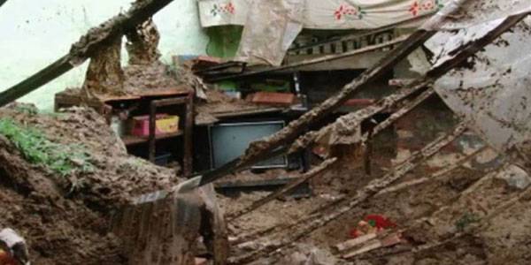 Six injured as roof collapses in Lahore