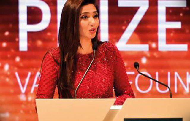 Mahira Khan inspires everyone with her speech at Global Teacher Prize ceremony