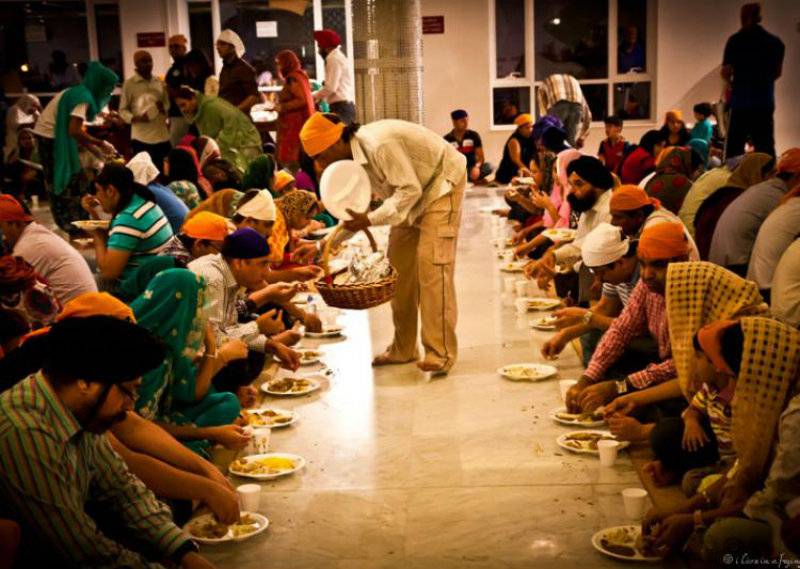 Dubai Sikh temple breaks world record with breakfast for 600 people from 101 countries