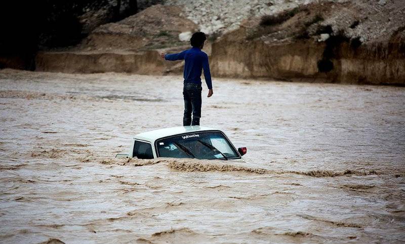 Flash floods kill 35 in Iran