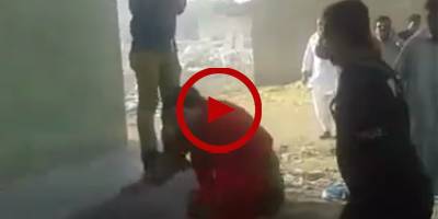 Watch the inhuman behavior of police officer with women in Karachi