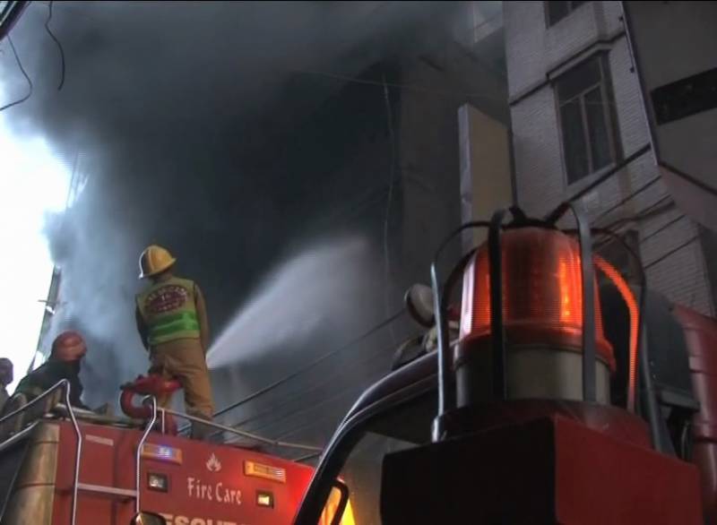 'Controlled fire' reignites at building in Karachi