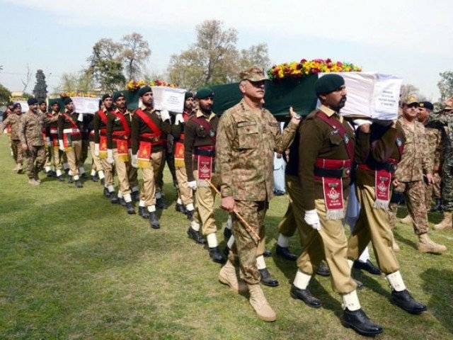 Pakistani soldiers who lay down their lives for the country should be called 'martyrs' by all Pakistani newspapers: APNS