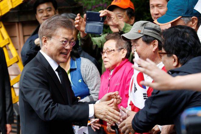 South Korea's Moon takes oath as new president amid N Korea tension