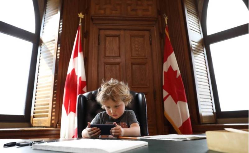 Canadian Prime Minister Trudeau brings his toddler to work