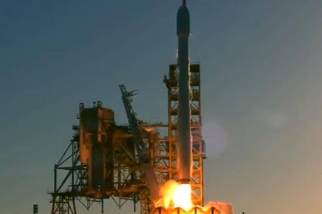SpaceX launches Inmarsat communications satellite