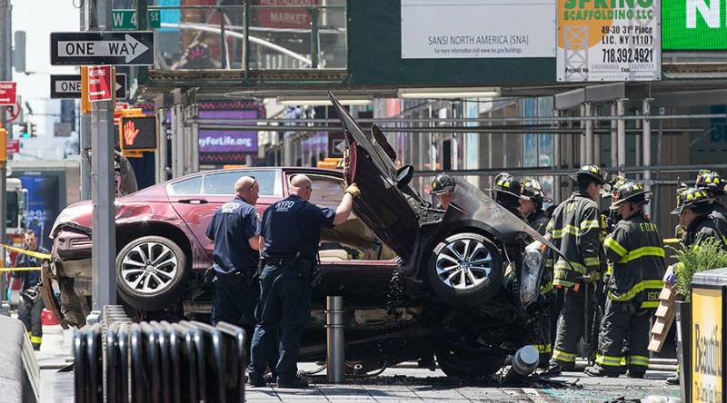 1 dead, 10 injured after car plows into pedestrians at New York’s Times Square