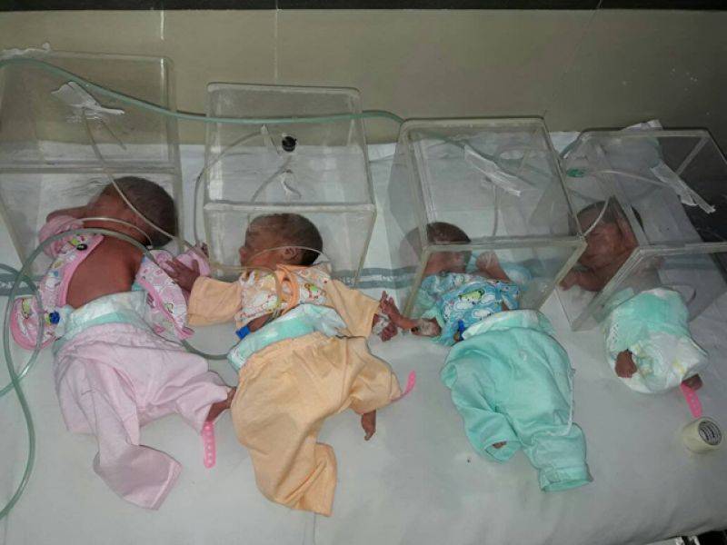 Woman gives birth to five children in Lahore