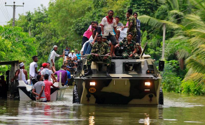 Over 100 killed, 500,000 displaced by floods in Sri Lanka