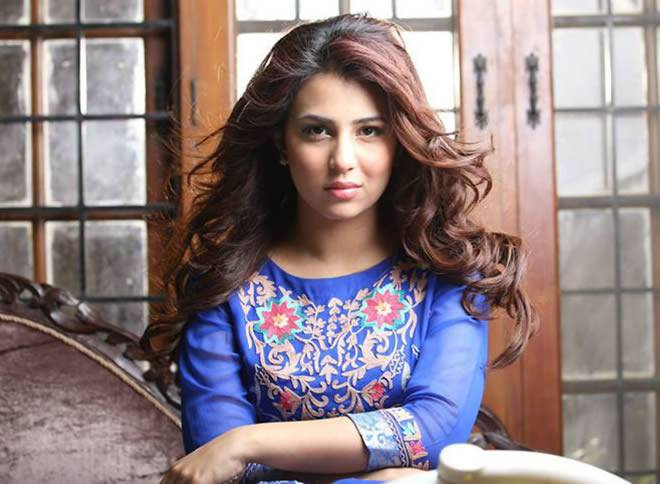 Ushna Shah shuts down Pakistani showbiz celebrities for hypocrisy in Ramzan