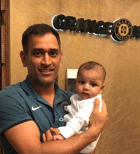 This picture of Dhoni with Sarfaraz's adorable son has set the internet ABLAZE!