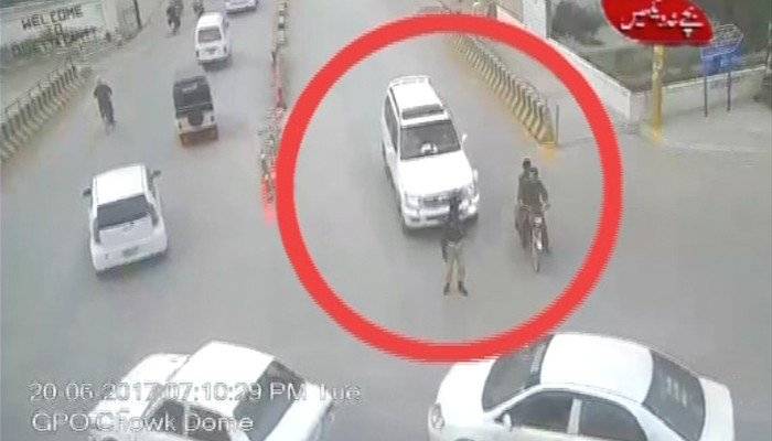 PKMAP's Majeed Achakzai allegedly runs over, kills police constable in shocking viral video