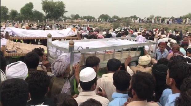 Mass funeral held for 125 unidentified Bahawalpur oil tanker fire victims