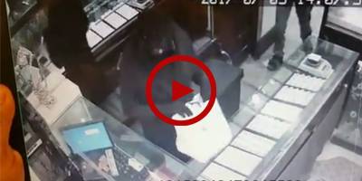 Vigilant shopkeeper staves off robbery bid