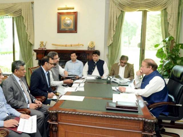 PM Nawaz mulls post JIT report strategy with colleagues