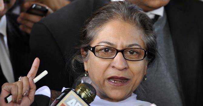 Asma Jehangir dismisses reports of joining PML-N's legal team in Panama case
