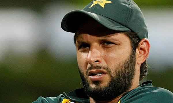 'Nawaz knows how to run affairs': Shahid Afridi asks Imran Khan to have patience