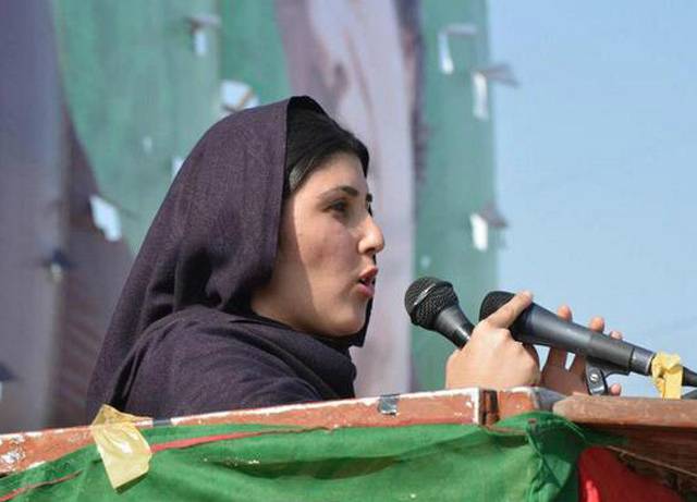PTI sends legal notice to Ayesha Gulalai: Apologise to Imran or pay Rs30 million
