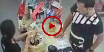 Thief's trick to steal shopkeeper's phone caught on CCTV