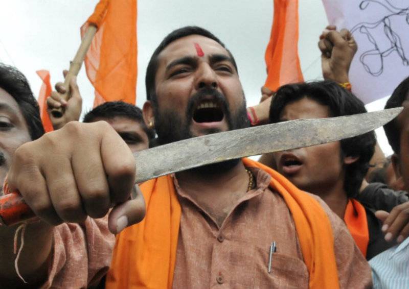 VIDEO: Hindu extremists raise Indian flag on a mosque and chant anti-Pakistan slogans