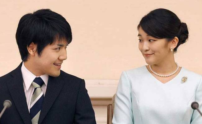 Japan's Princes Mako announces engagement to commoner giving up royal status
