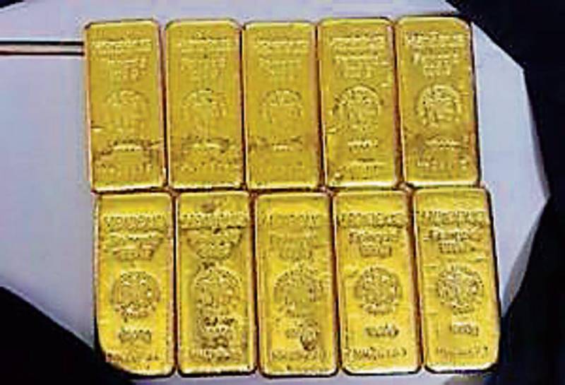 Customs seize recover 4 kg gold from air passenger