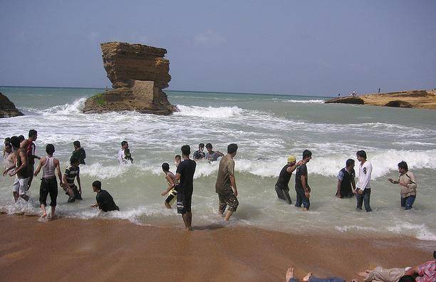 Karachi's Hawkesbay, other recreational spots at the beaches close down