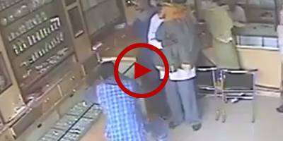 Articulated robbery at shop in India