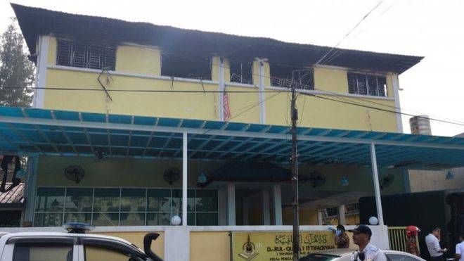 Fire at Kuala Lumpur's Islamic school kills 25 students and teachers