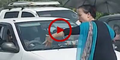 Chinese woman helps regulate traffic in Islamabad