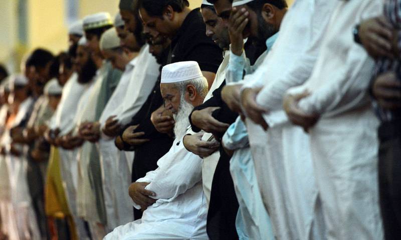 Gunmen get away with Rs0.3m from Karachi mosque