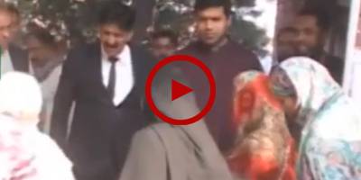 Lawyer kicks and abuses woman in court in Gujranwala