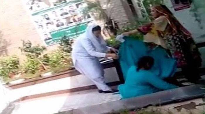 Women gives birth outside Lahore hospital after being denied entry