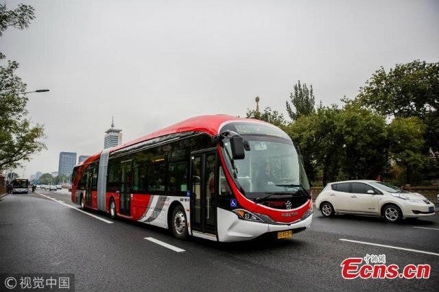 China rolls out first pure electric buses in Beijing