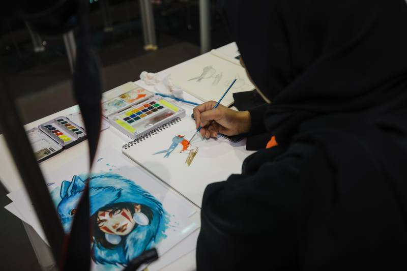 Professional artist Aisha AlKetbi describes intricacies of watercolour painting at Sharjah International Book Fair