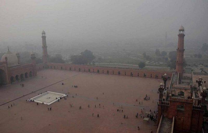 Dense smog over Punjab disrupts road, air traffic