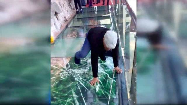VIDEO: China's glass bridge that cracks under weight