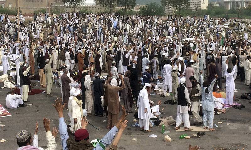 Govt succumbing to Islamabad protesters as ready to change Hamid's portfolio
