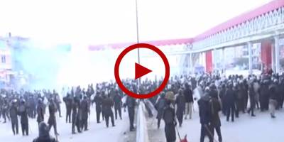 Clash between protesters and security officials in Islamabad