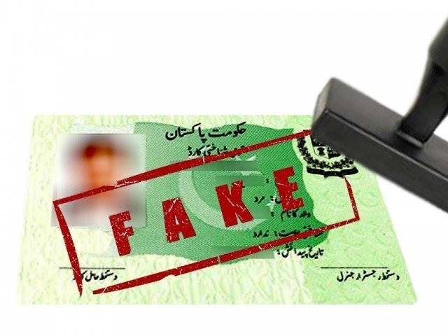 FIA nabs 4 Nadra officials, 3 agents in Karachi for allegedly issuing CNICs to foreign nationals