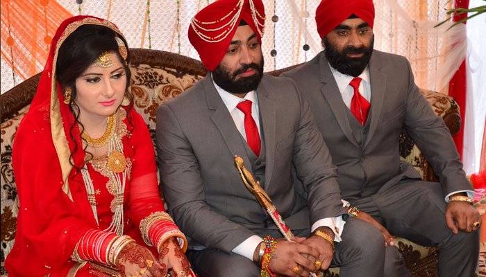 First Sikh officer of Pakistan Army ties the knot