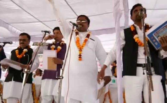 UP corporator takes oath in Urdu, charged with 